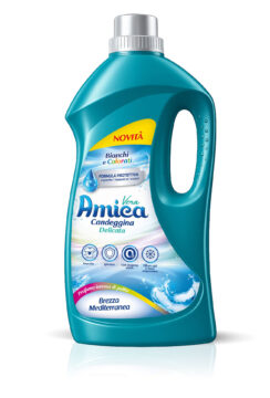 Flacone di Amica Vera Candeggina delicata Brezza Mediterranea 2 lt